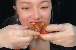 柬埔寨小姐姐卤猪脚,小姐姐秘制卤猪脚，香气四溢，回味无穷