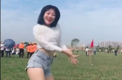 农村小姐姐尬舞,农村尬舞风潮兴起