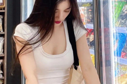 现实中的大胸小姐姐图片,大胸小姐姐的时尚风采
